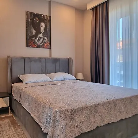 Cleopatra Apartment *